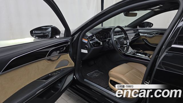 Audi A8 2021 — photo 13