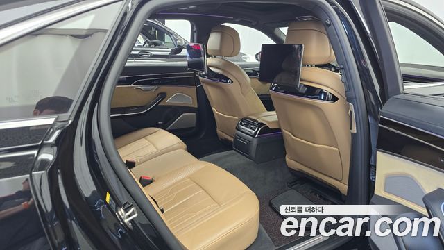 Audi A8 2021 — photo 17