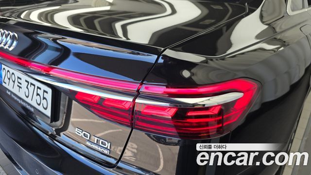 Audi A8 2021 — photo 9