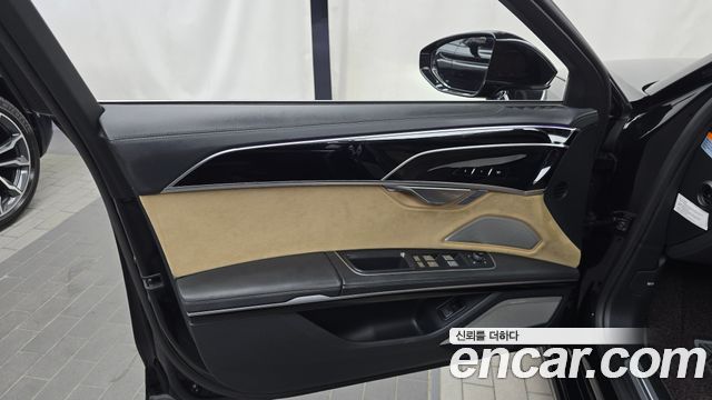 Audi A8 2021 — photo 14