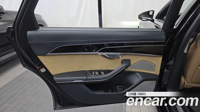 Audi A8 2021 — photo 15