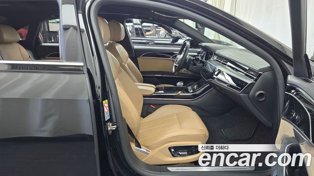 Audi A8 2021 — photo 16
