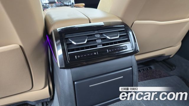 Audi A8 2021 — photo 32
