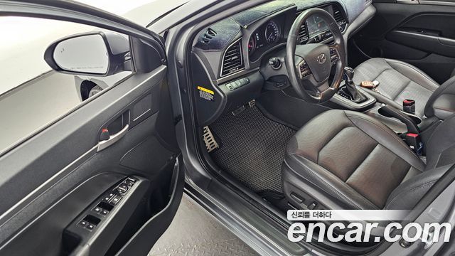 Hyundai AVANTE 2016 — photo 10