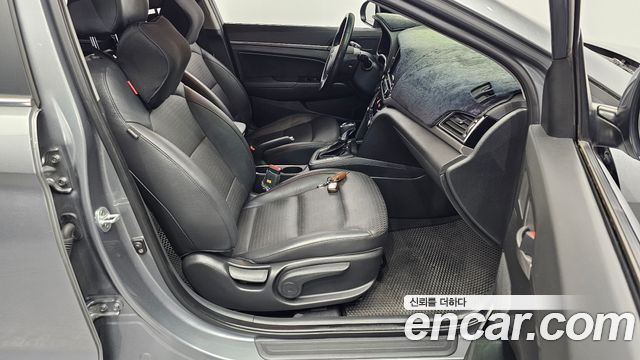Hyundai AVANTE 2016 — photo 12
