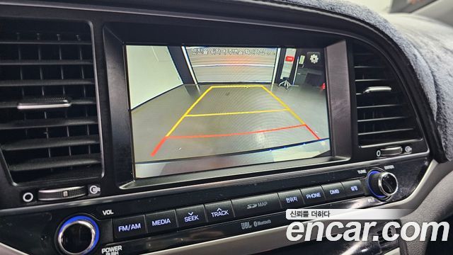 Hyundai AVANTE 2016 — photo 14