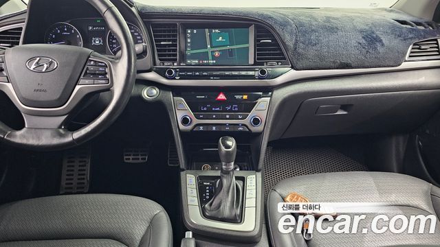 Hyundai AVANTE 2016 — photo 18
