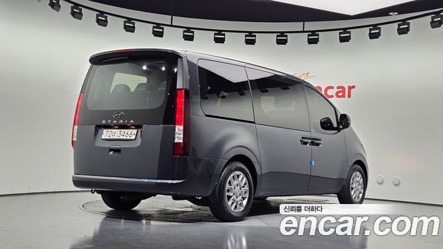 Hyundai Staria 2022 — photo 2