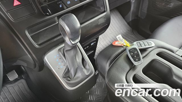 Hyundai Staria 2022 — photo 9