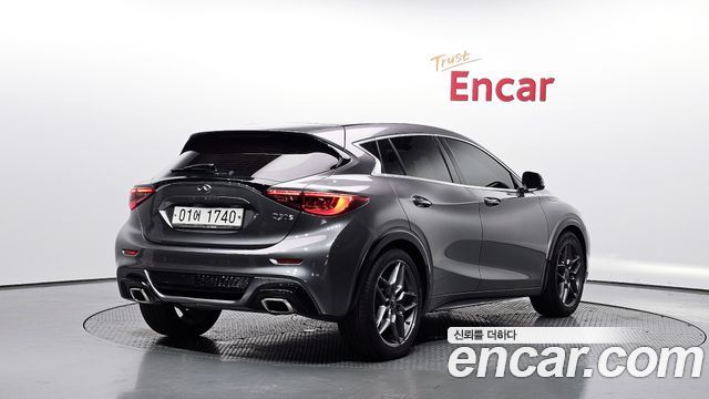 Infiniti Q30 2017 — photo 2