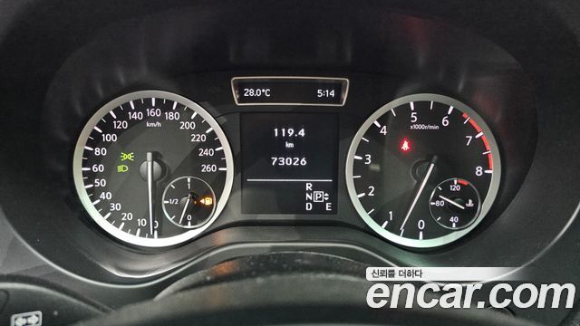 Infiniti Q30 2017 — photo 8