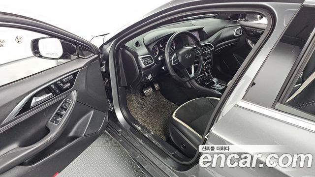 Infiniti Q30 2017 — photo 11