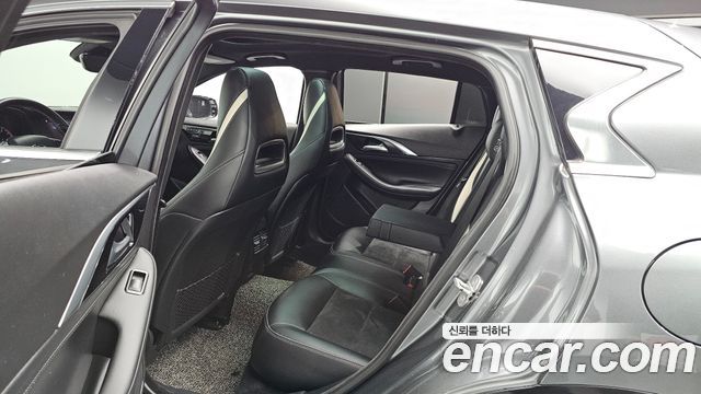 Infiniti Q30 2017 — photo 12