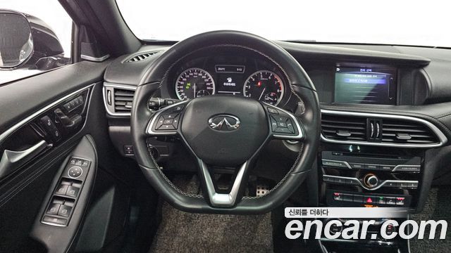 Infiniti Q30 2017 — photo 13