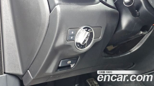 Infiniti Q30 2017 — photo 14