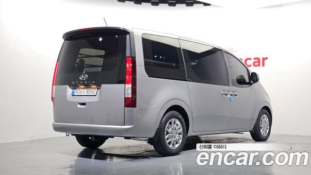 Hyundai Staria 2022 — photo 2