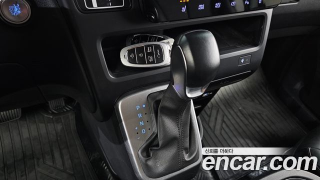 Hyundai Staria 2022 — photo 9