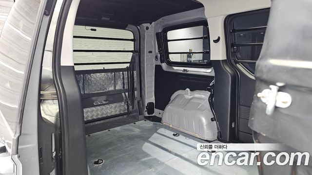 Hyundai Staria 2022 — photo 11