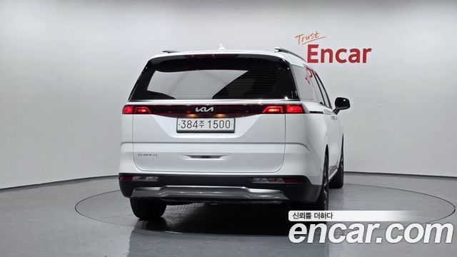 Kia Canival 2023 — photo 4