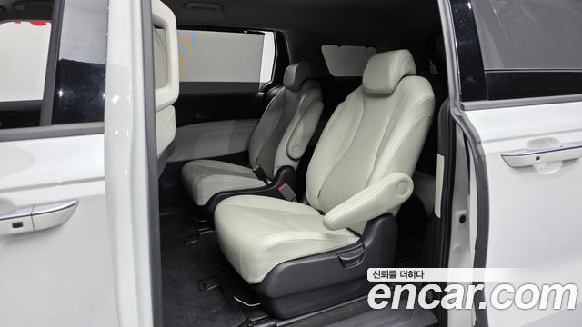 Kia Canival 2023 — photo 12