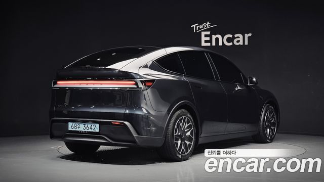 Tesla Model Y 2026 — photo 2