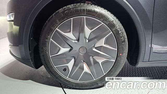 Tesla Model Y 2026 — photo 5