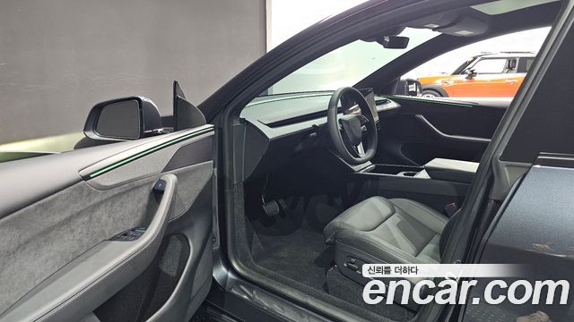 Tesla Model Y 2026 — photo 13