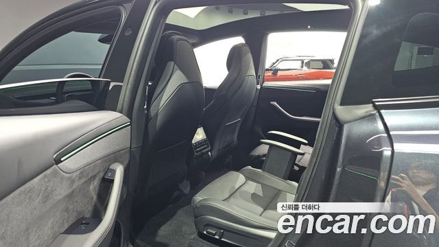 Tesla Model Y 2026 — photo 17