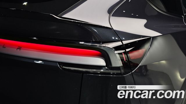 Tesla Model Y 2026 — photo 9