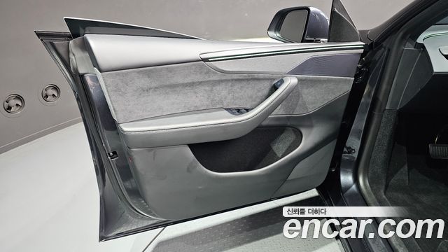 Tesla Model Y 2026 — photo 14