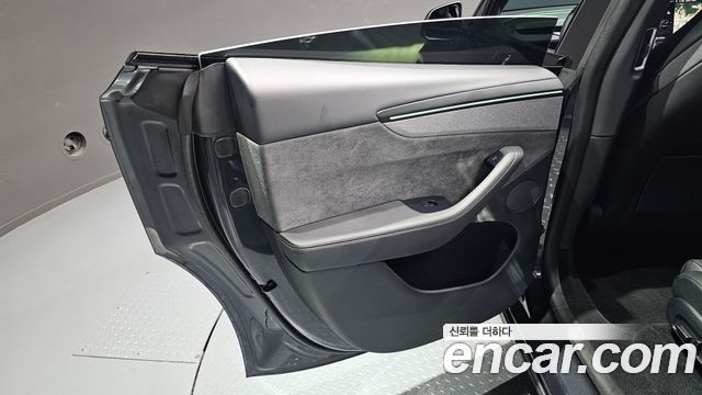 Tesla Model Y 2026 — photo 15