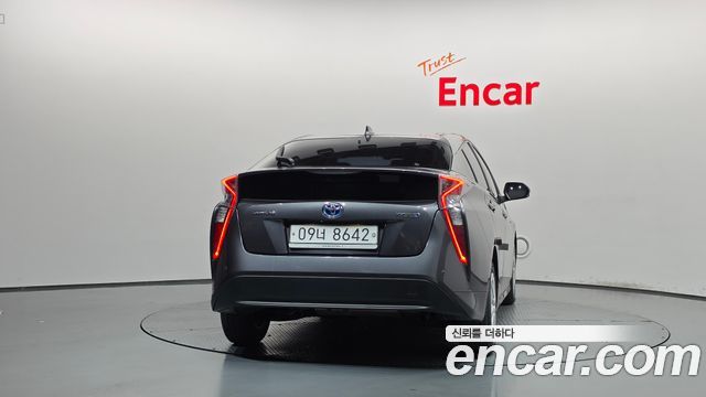 Toyota Prius 2018 — photo 4