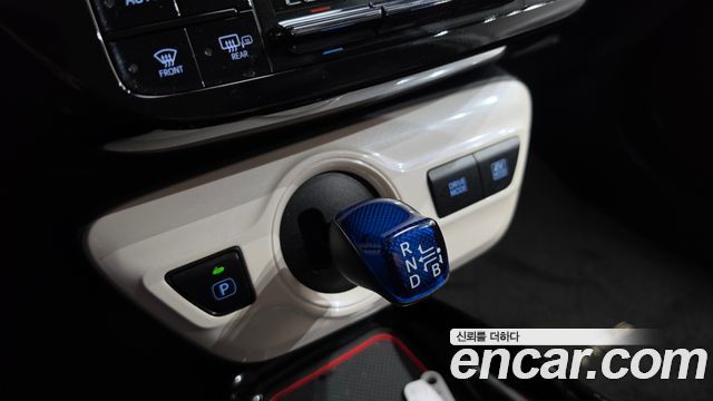 Toyota Prius 2018 — photo 9
