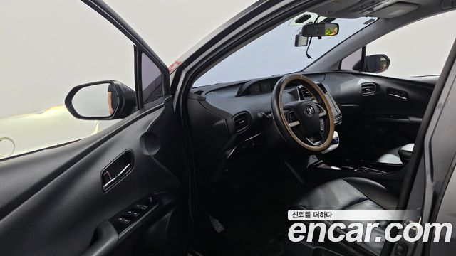 Toyota Prius 2018 — photo 10