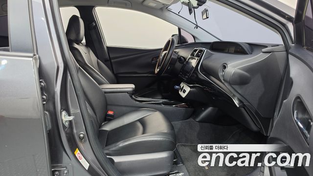 Toyota Prius 2018 — photo 11