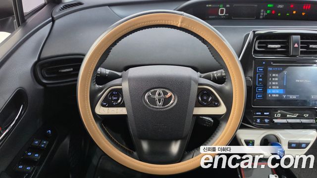 Toyota Prius 2018 — photo 13