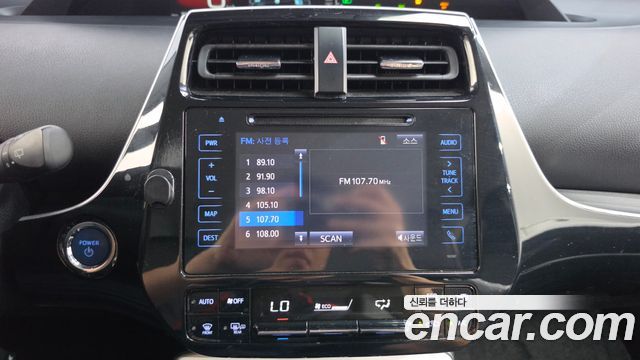 Toyota Prius 2018 — photo 19