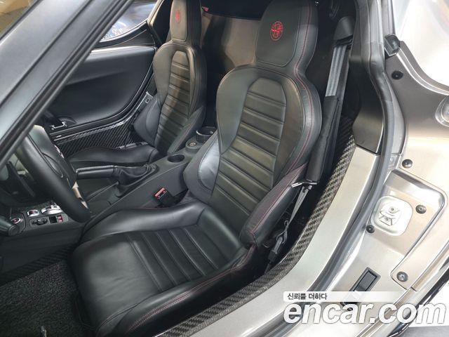 Alfa Romeo 4C 2016 — photo 11