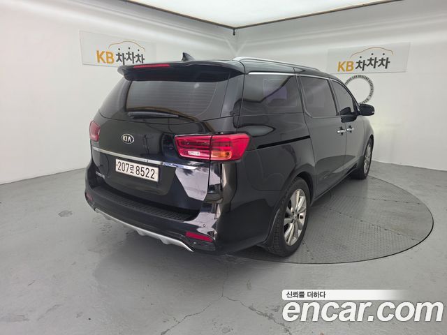 Kia Canival 2020 — photo 2