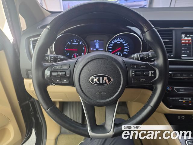 Kia Canival 2020 — photo 11