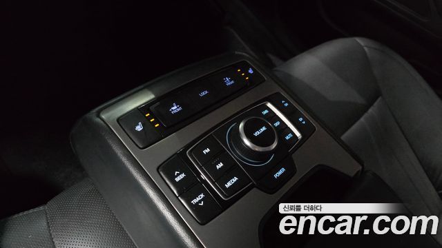 Hyundai Genesis 2016 — photo 17