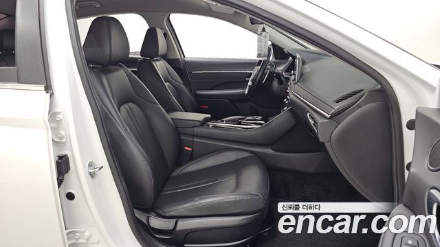 Hyundai Sonata 2022 — photo 17