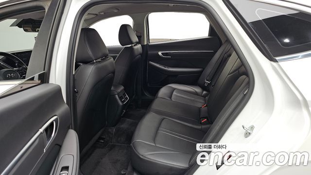 Hyundai Sonata 2022 — photo 16