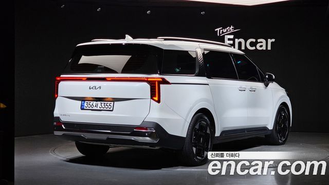 Kia Canival 2025 — photo 2