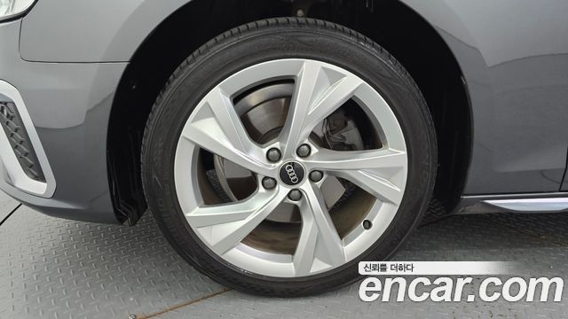 Audi A4 2021 — photo 5
