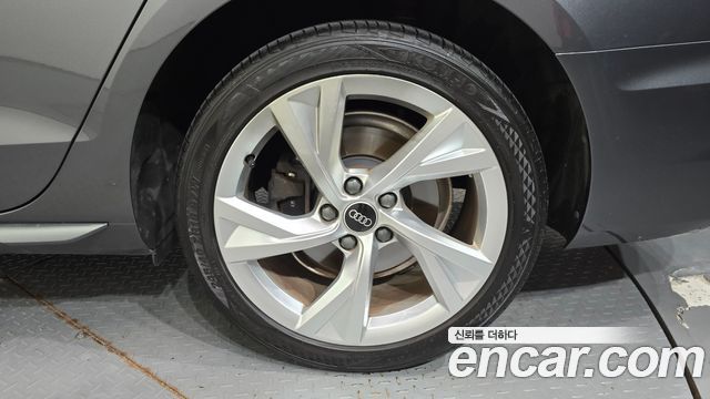 Audi A4 2021 — photo 7