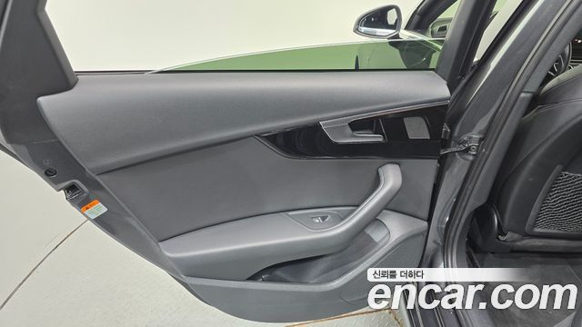 Audi A4 2021 — photo 15