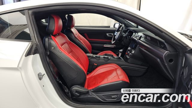 Ford Mustang 2019 — photo 11