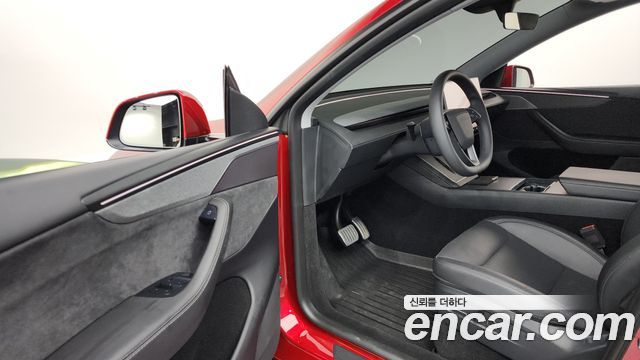 Tesla Model Y 2025 — photo 13