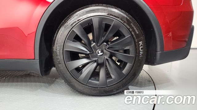 Tesla Model Y 2025 — photo 7